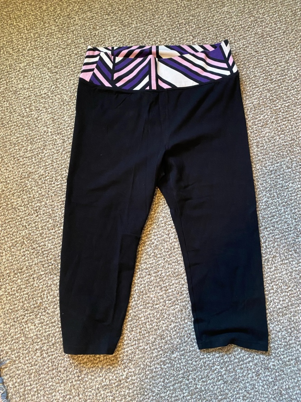 Women Black Capri Leggings with Pink & Purple Printed Waistband